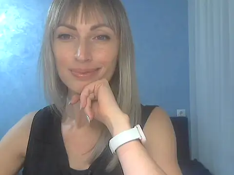 Snapshot of EffectMaya chatting on October 25, 2025, 3:23 pm EffectMaya online show from October 25, 2025, 3:23 pm