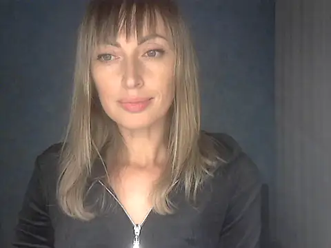 Snapshot of EffectMaya chatting on October 3, 2025, 2:51 pm EffectMaya online show from October 3, 2025, 2:51 pm