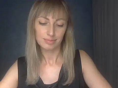 Snapshot of EffectMaya chatting on November 10, 2025, 8:03 pm EffectMaya online show from November 10, 2025, 8:03 pm