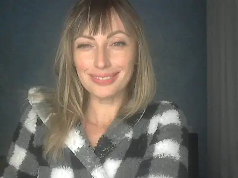 Snapshot of EffectMaya chatting on October 14, 2025, 6:41 pm EffectMaya online show from October 14, 2025, 6:41 pm