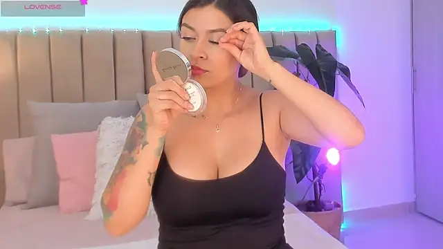 Snapshot of Victoria_romanox chatting on November 7, 2025, 8:46 pm Victoria romanox online show from November 7, 2025, 8:46 pm