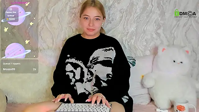 HelenMacCrory online show from December 16, 2024, 7:21 pm