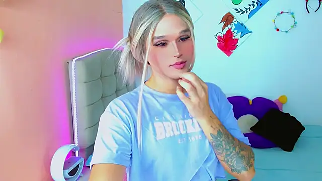 Snapshot of TaylorMon chatting on October 11, 2025, 1:39 am TaylorMon online show from October 11, 2025, 1:39 am