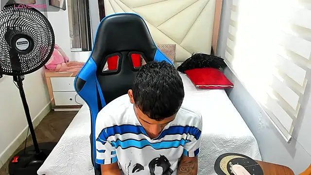 Snapshot of Backsex_boy chatting on October 6, 2025, 1:01 pm Backsex boy online show from October 6, 2025, 1:01 pm