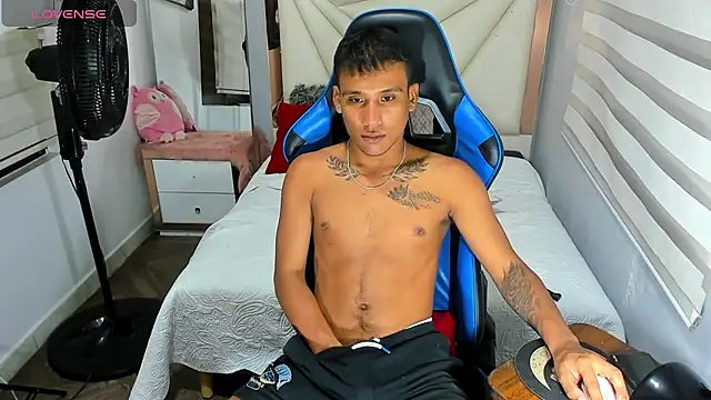 Snapshot of Backsex_boy chatting on October 3, 2025, 8:16 am Backsex boy online show from October 3, 2025, 8:16 am