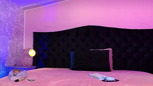 Julieta Cortes   online show from April 9, 2026, 12:11 pm