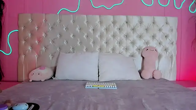 Julieta Cortes   online show from February 3, 2026, 12:10 pm