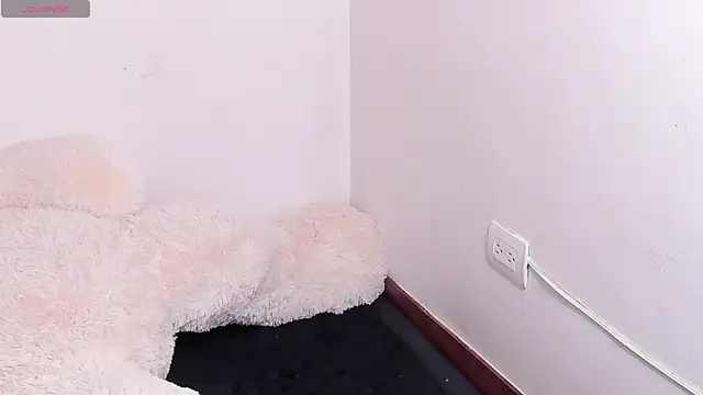 Snapshot of rousesuly chatting on January 18, 2025, 2:03 am rousesuly online show from January 18, 2025, 2:03 am