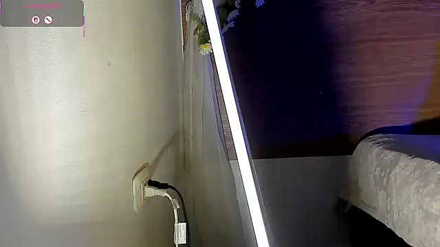 Snapshot of Petite_yisell chatting on September 12, 2025, 4:34 am Petite yisell online show from September 12, 2025, 4:34 am