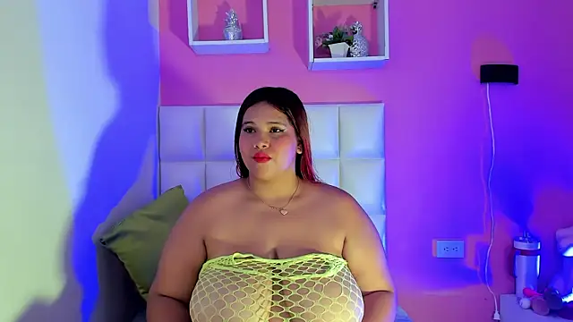 Snapshot of Alanna_hot3 chatting on May 16, 2026, 2:38 pm Alanna hot3 online show from May 16, 2026, 2:38 pm