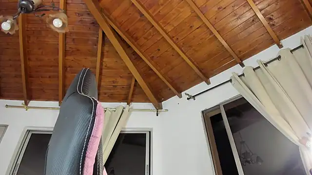 IsaFontanna online show from November 26, 2025, 3:17 am