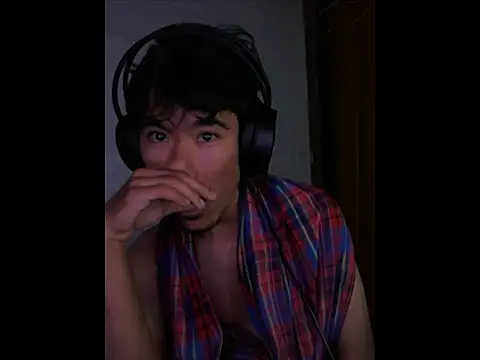 Snapshot of cloudyth1994 chatting on December 19, 2025, 11:51 pm cloudyth1994 online show from December 19, 2025, 11:51 pm