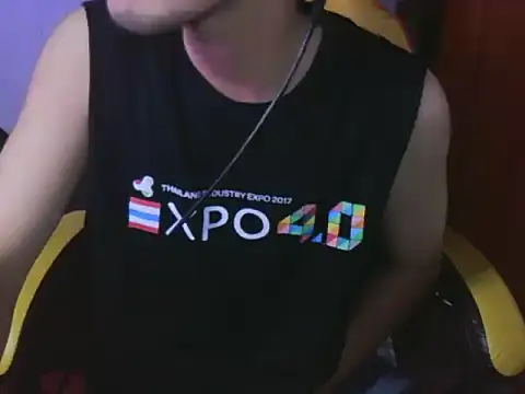 Snapshot of cloudyth1994 chatting on November 23, 2025, 3:33 pm cloudyth1994 online show from November 23, 2025, 3:33 pm