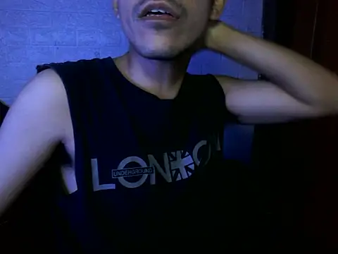 Snapshot of cloudyth1994 chatting on November 17, 2025, 12:47 am cloudyth1994 online show from November 17, 2025, 12:47 am