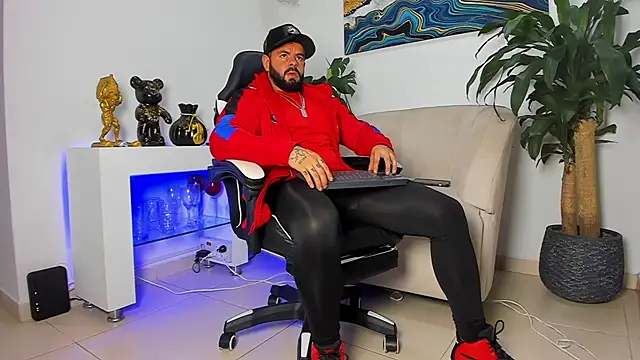 Snapshot of Johnnygrayson1 chatting on January 14, 2026, 12:14 am Johnnygrayson1 online show from January 14, 2026, 12:14 am