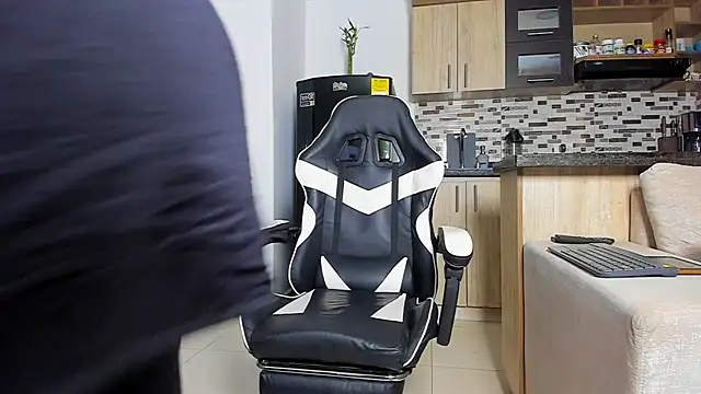 Johnnygrayson1 online show from November 21, 2025, 11:04 pm