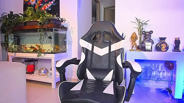 Snapshot of Johnnygrayson1 chatting on February 4, 2026, 11:33 pm Johnnygrayson1 online show from February 4, 2026, 11:33 pm