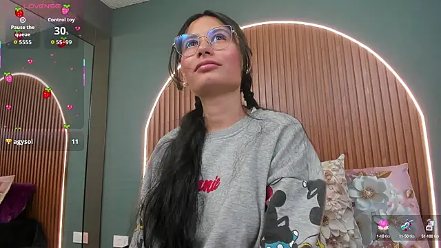 Snapshot of NayeCloud chatting on October 14, 2025, 3:40 am NayeCloud online show from October 14, 2025, 3:40 am