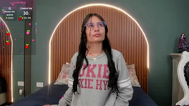 Snapshot of NayeCloud chatting on November 13, 2025, 4:05 am NayeCloud online show from November 13, 2025, 4:05 am