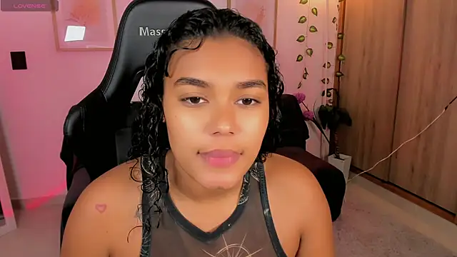 Snapshot of aleja_montiel__ chatting on May 20, 2026, 12:35 pm aleja montiel online show from May 20, 2026, 12:35 pm