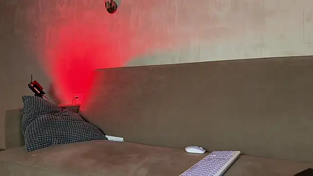 Snapshot of weshycouple chatting on February 10, 2026, 7:02 pm weshycouple online show from February 10, 2026, 7:02 pm