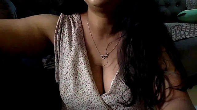 HaaniKaur online show from June 10, 2026, 4:46 am