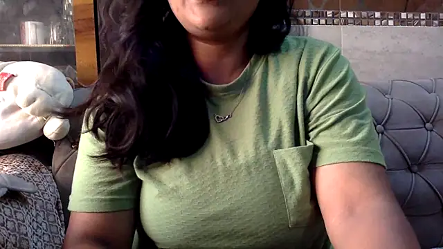 Snapshot of HaaniKaur chatting on April 1, 2026, 7:42 am HaaniKaur online show from April 1, 2026, 7:42 am