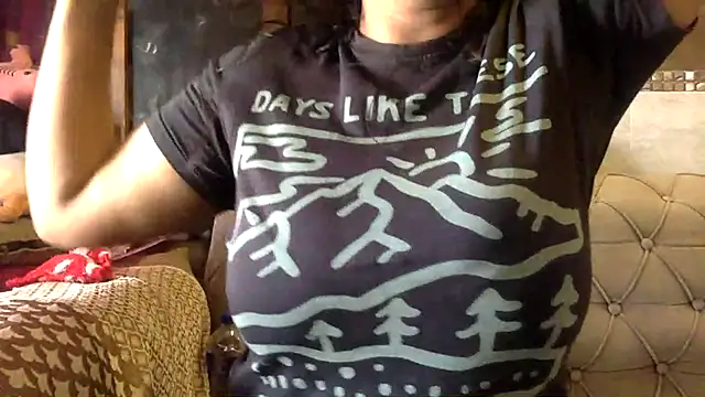 Snapshot of HaaniKaur chatting on March 20, 2026, 8:37 am HaaniKaur online show from March 20, 2026, 8:37 am