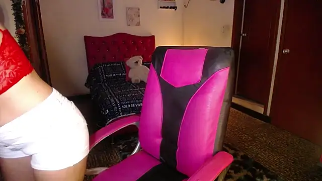 Snapshot of danielle_rose_1 chatting on February 24, 2026, 1:45 pm danielle rose 1 online show from February 24, 2026, 1:45 pm