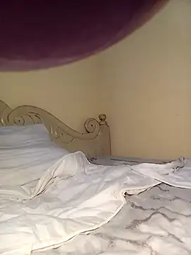 sexxylucia online show from September 21, 2025, 12:49 am