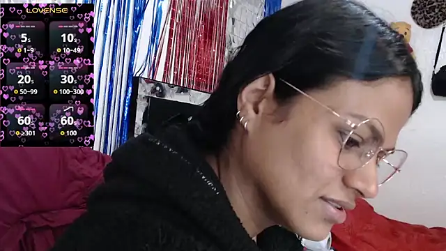 SweetAlmaa online show from October 27, 2025, 10:27 am