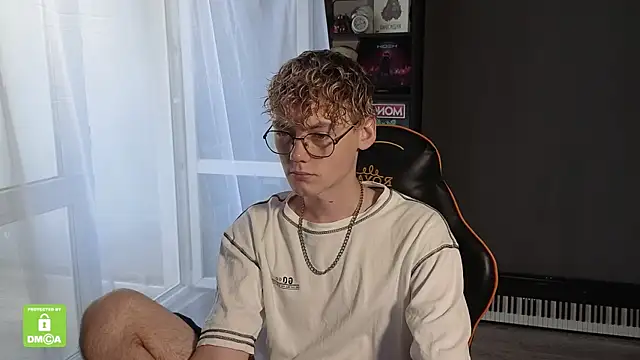 Snapshot of Keytaro chatting on September 9, 2025, 12:47 pm Keytaro online show from September 9, 2025, 12:47 pm