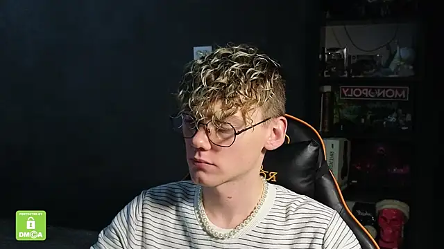 Snapshot of Keytaro chatting on November 28, 2025, 9:20 am Keytaro online show from November 28, 2025, 9:20 am