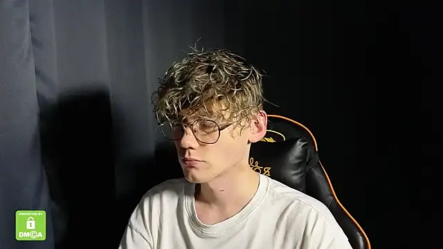 Keytaro online show from January 13, 2026, 7:29 pm