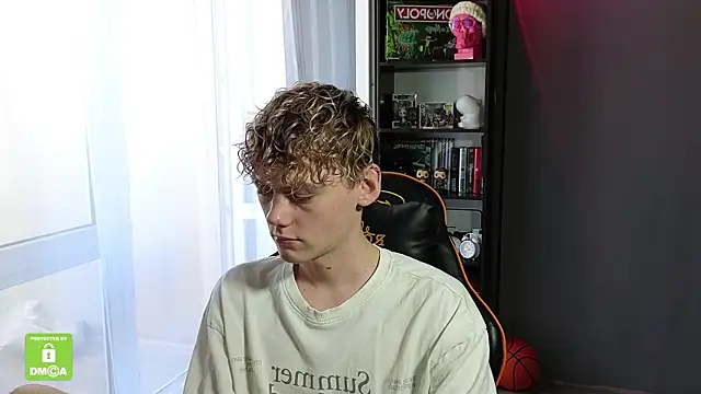 Snapshot of Keytaro chatting on September 24, 2025, 10:22 am Keytaro online show from September 24, 2025, 10:22 am