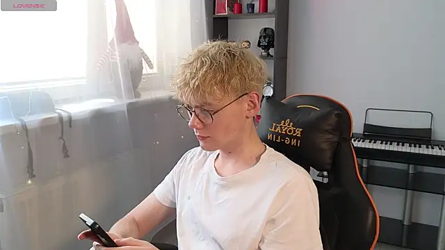 Snapshot of Keytaro chatting on March 14, 2025, 1:57 pm Keytaro online show from March 14, 2025, 1:57 pm