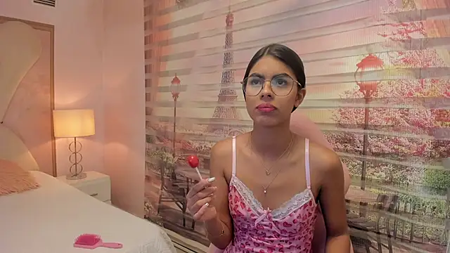 Isa little4u online show from October 18, 2025, 4:03 am