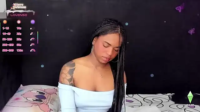 Snapshot of Marce_22 chatting on December 15, 2025, 6:25 pm Marce 22 online show from December 15, 2025, 6:25 pm