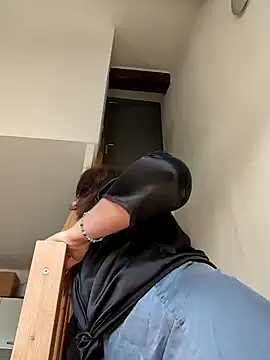 Snapshot of Candy-Desire chatting on January 21, 2025, 12:29 pm Candy-Desire online show from January 21, 2025, 12:29 pm