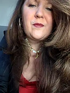 Snapshot of Candy-Desire chatting on February 3, 2026, 12:32 pm Candy-Desire online show from February 3, 2026, 12:32 pm