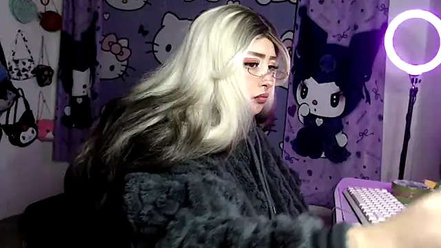 lussyevans24 online show from April 4, 2026, 1:34 am