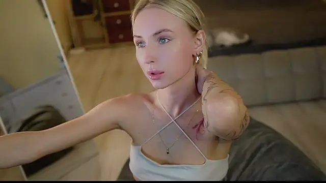 Snapshot of blondy_room chatting on September 26, 2025, 4:14 pm blondy room online show from September 26, 2025, 4:14 pm