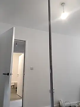 Snapshot of Cinderella_Jewels_ chatting on April 13, 2026, 1:59 pm Cinderella Jewels online show from April 13, 2026, 1:59 pm