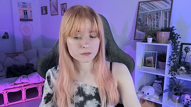 Snapshot of LexiWenford chatting on March 4, 2025, 5:42 am LexiWenford online show from March 4, 2025, 5:42 am