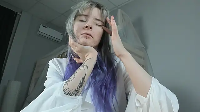 Snapshot of LexiWenford chatting on October 30, 2025, 2:43 am LexiWenford online show from October 30, 2025, 2:43 am