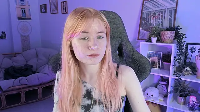 Snapshot of LexiWenford chatting on March 4, 2025, 8:46 am LexiWenford online show from March 4, 2025, 8:46 am