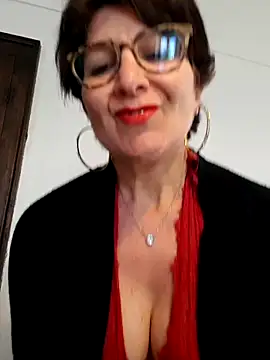 Snapshot of Viola8p chatting on May 14, 2026, 2:58 pm Viola8p online show from May 14, 2026, 2:58 pm
