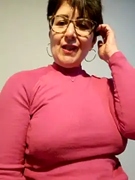 Snapshot of Viola8p chatting on March 11, 2026, 3:28 pm Viola8p online show from March 11, 2026, 3:28 pm