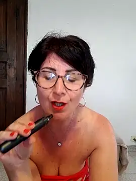 Snapshot of Viola8p chatting on May 2, 2026, 3:39 pm Viola8p online show from May 2, 2026, 3:39 pm