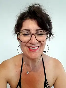 Snapshot of Viola8p chatting on June 27, 2026, 12:22 pm Viola8p online show from June 27, 2026, 12:22 pm